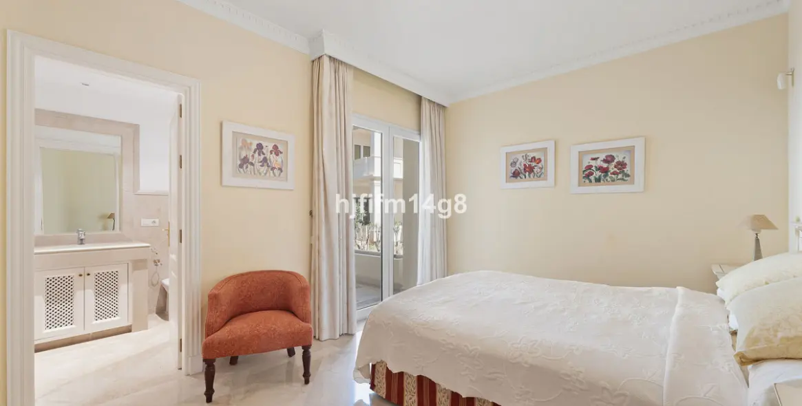 Sale of ground floor apartment in Nueva Andalucía 12