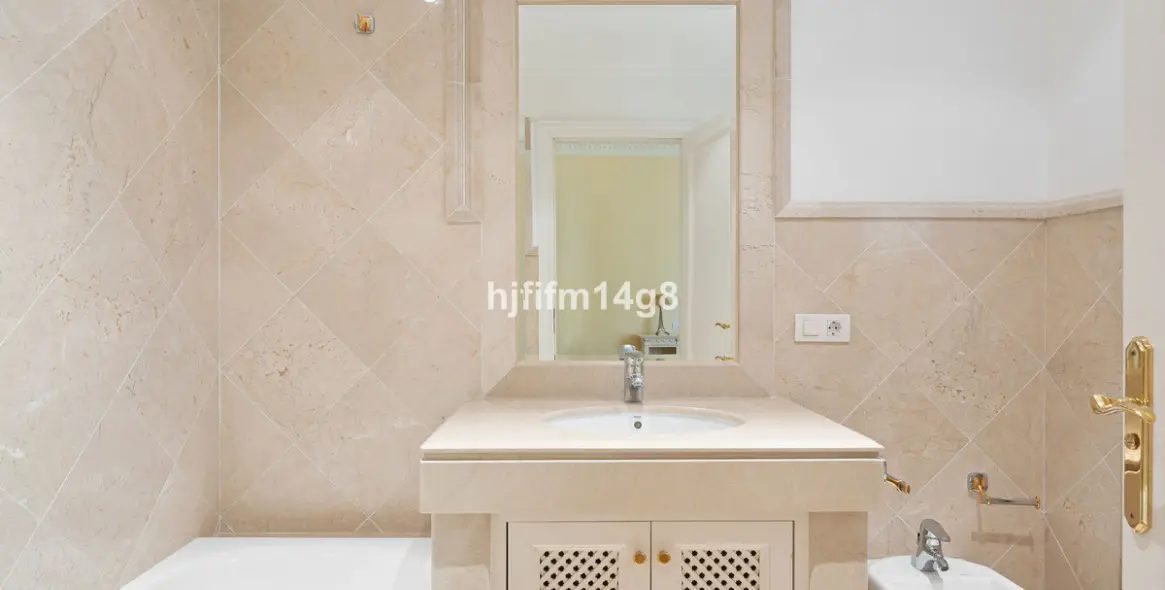 Sale of ground floor apartment in Nueva Andalucía 13