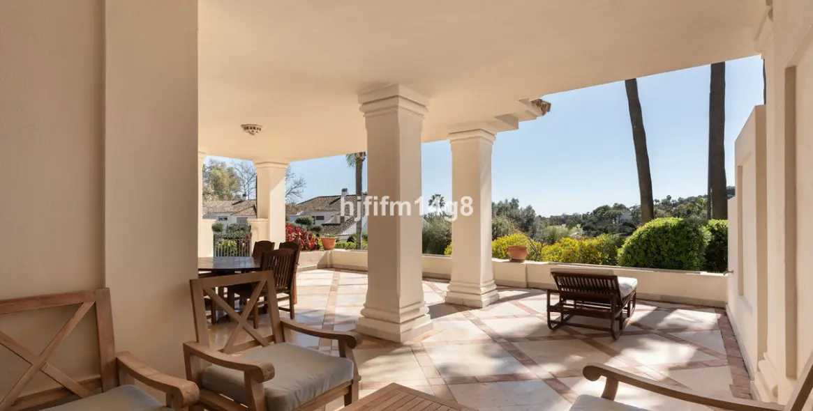 Sale of ground floor apartment in Nueva Andalucía 16