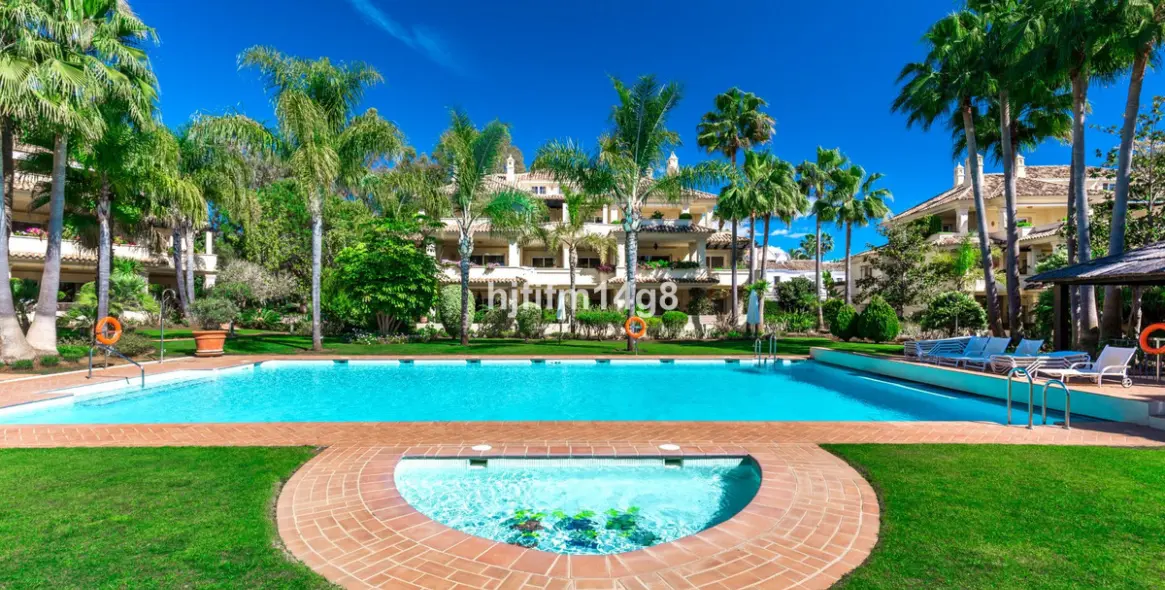 Sale of ground floor apartment in Nueva Andalucía 18