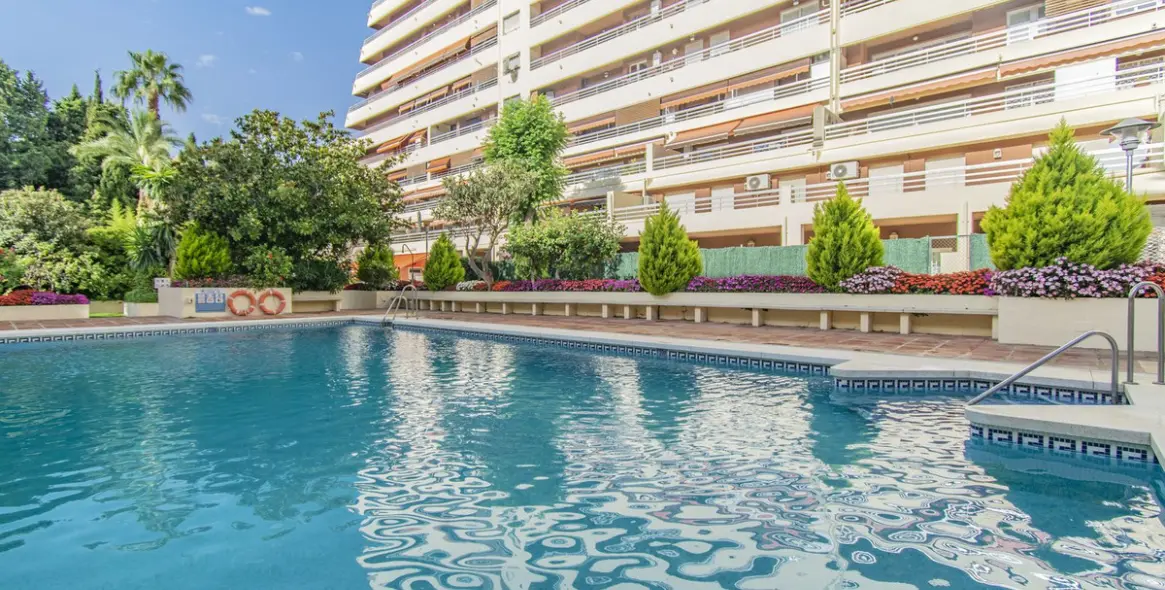 Sale of middle floor apartment in Marbella 2