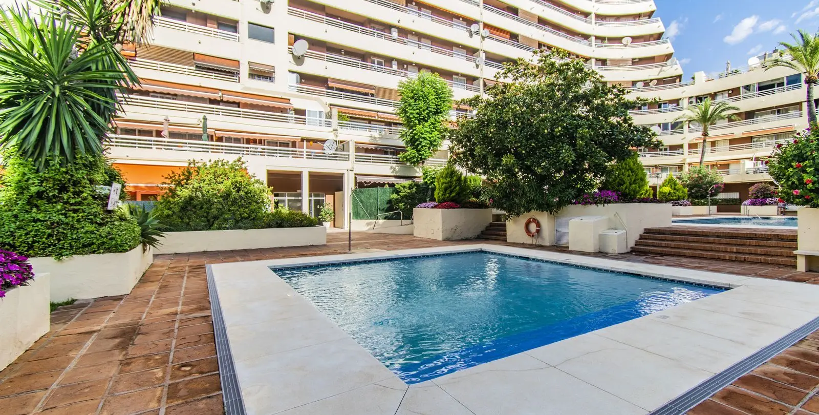 Venta de apartamento en planta media en Marbella 9