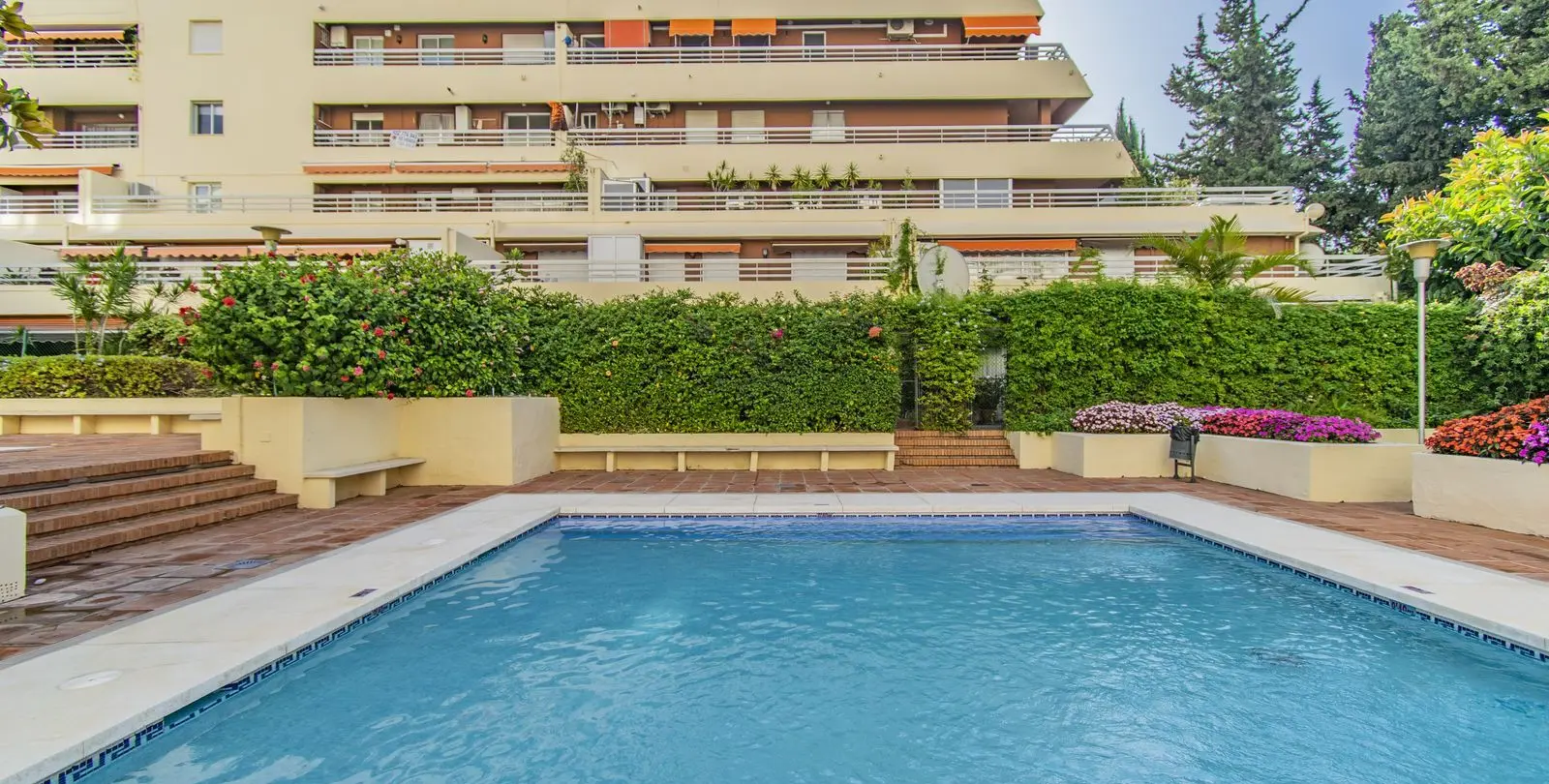 Venta de apartamento en planta media en Marbella 20
