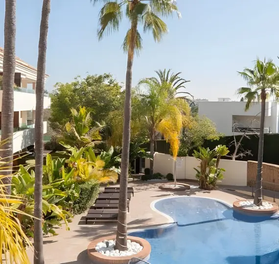 Sale of middle floor apartment in Los Monteros