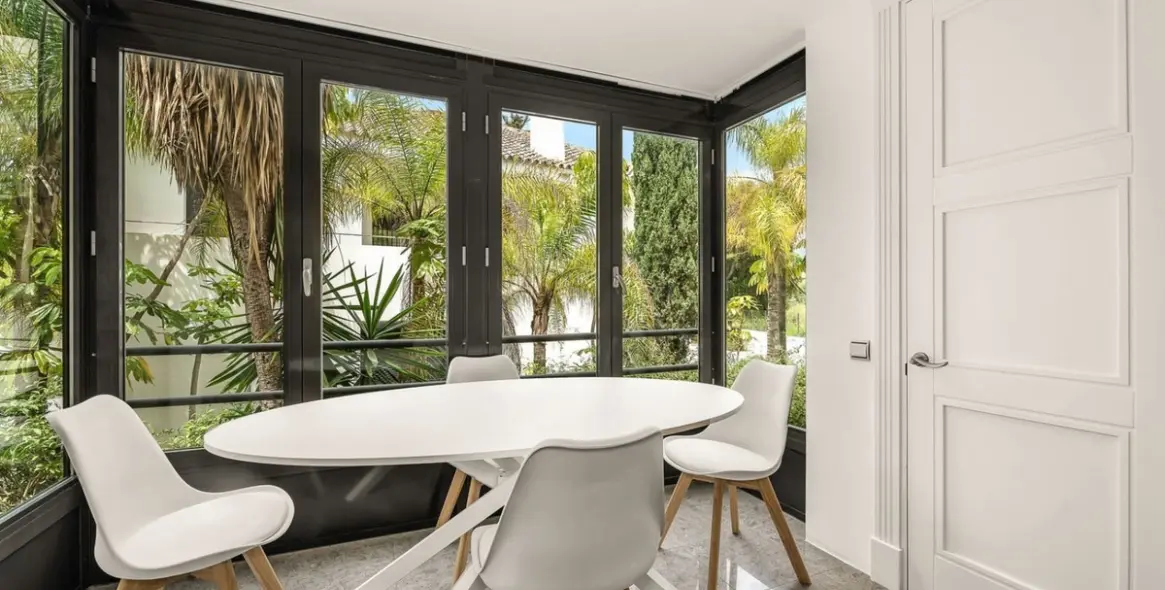 Sale of middle floor apartment in Los Monteros 17