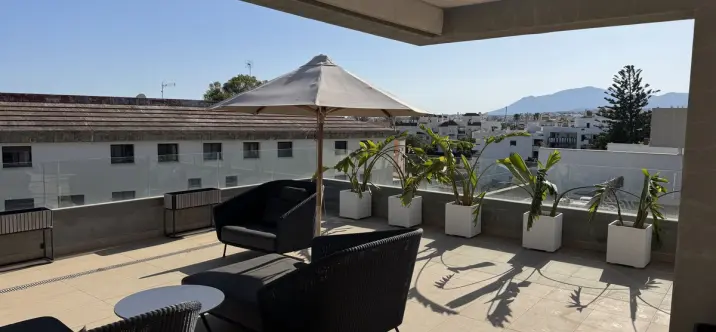 Продажа двухуровневого пентхауса в Nueva Andalucía 1