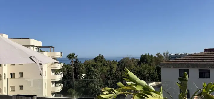 Продажа двухуровневого пентхауса в Nueva Andalucía 2