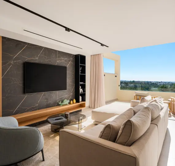 Sale of middle floor apartment in Nueva Andalucía