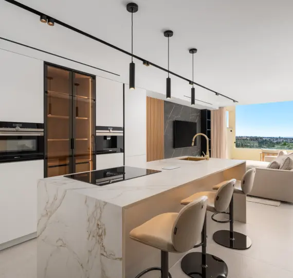 Sale of middle floor apartment in Nueva Andalucía