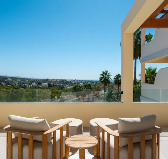 Sale of middle floor apartment in Nueva Andalucía