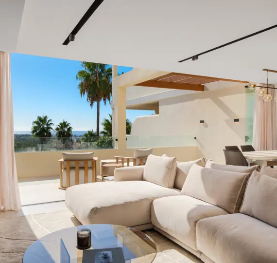 Sale of middle floor apartment in Nueva Andalucía