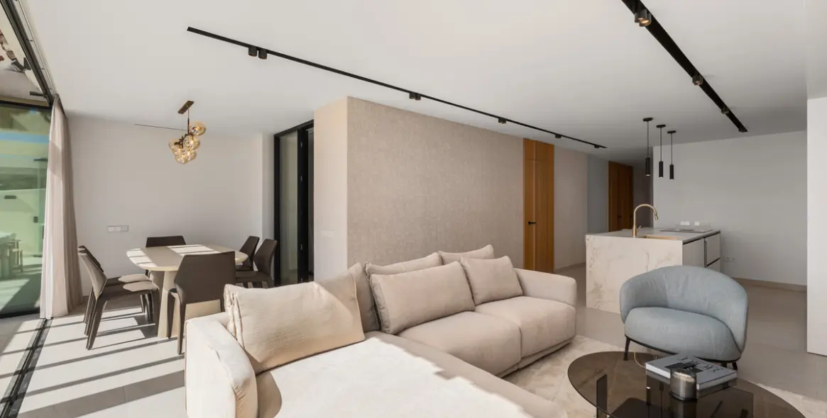 Sale of middle floor apartment in Nueva Andalucía 5