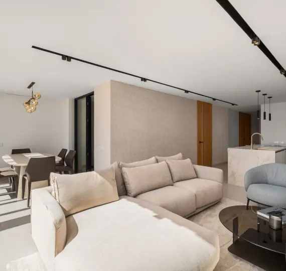 Sale of middle floor apartment in Nueva Andalucía