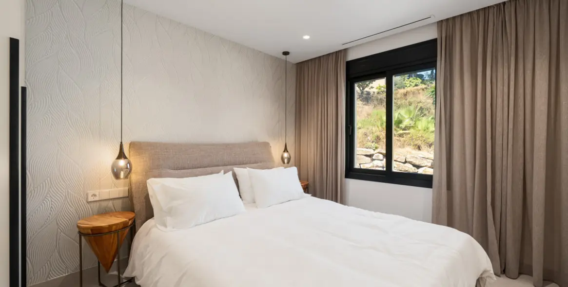 Sale of middle floor apartment in Nueva Andalucía 17