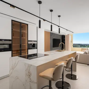 Venta de apartamento en planta media en Nueva Andalucía