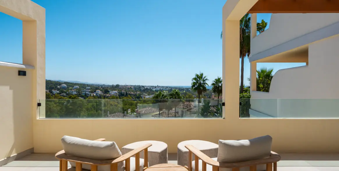 Venta de apartamento en planta media en Nueva Andalucía 3