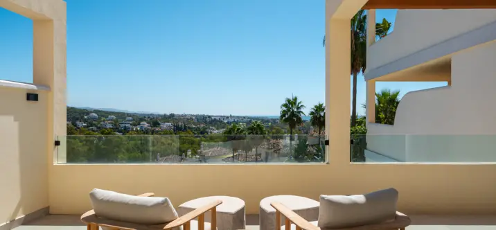 Venta de apartamento en planta media en Nueva Andalucía 2