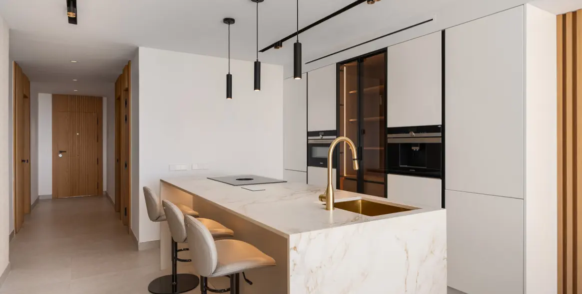 Venta de apartamento en planta media en Nueva Andalucía 8