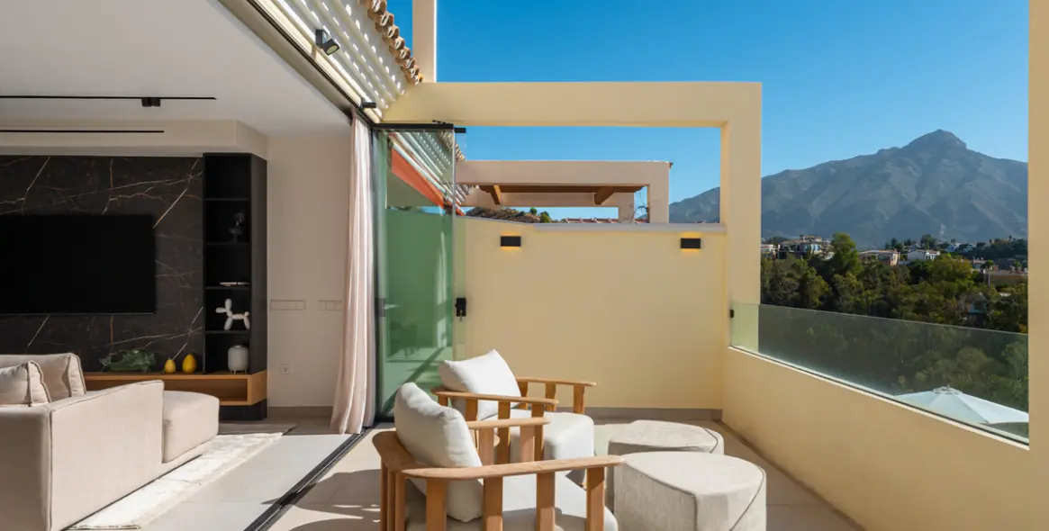 Venta de apartamento en planta media en Nueva Andalucía 10