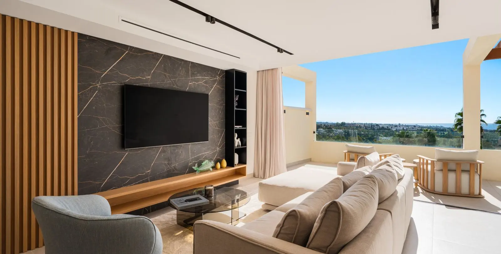 Venta de apartamento en planta media en Nueva Andalucía 1