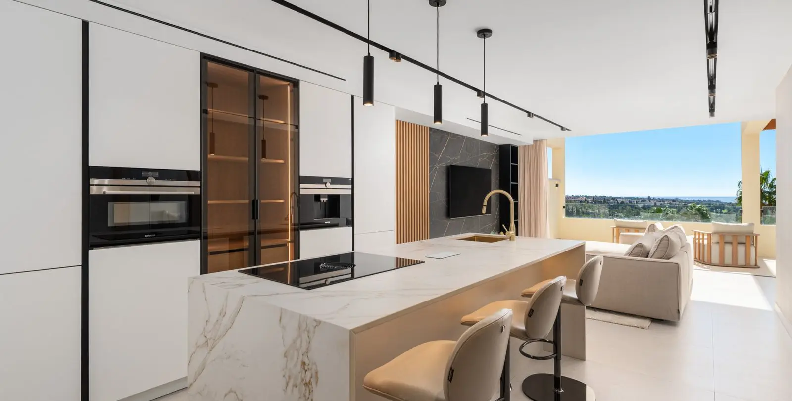 Venta de apartamento en planta media en Nueva Andalucía 2