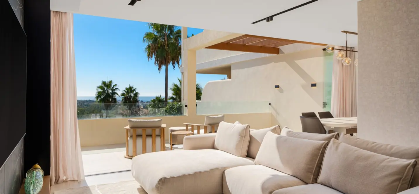 Venta de apartamento en planta media en Nueva Andalucía 2