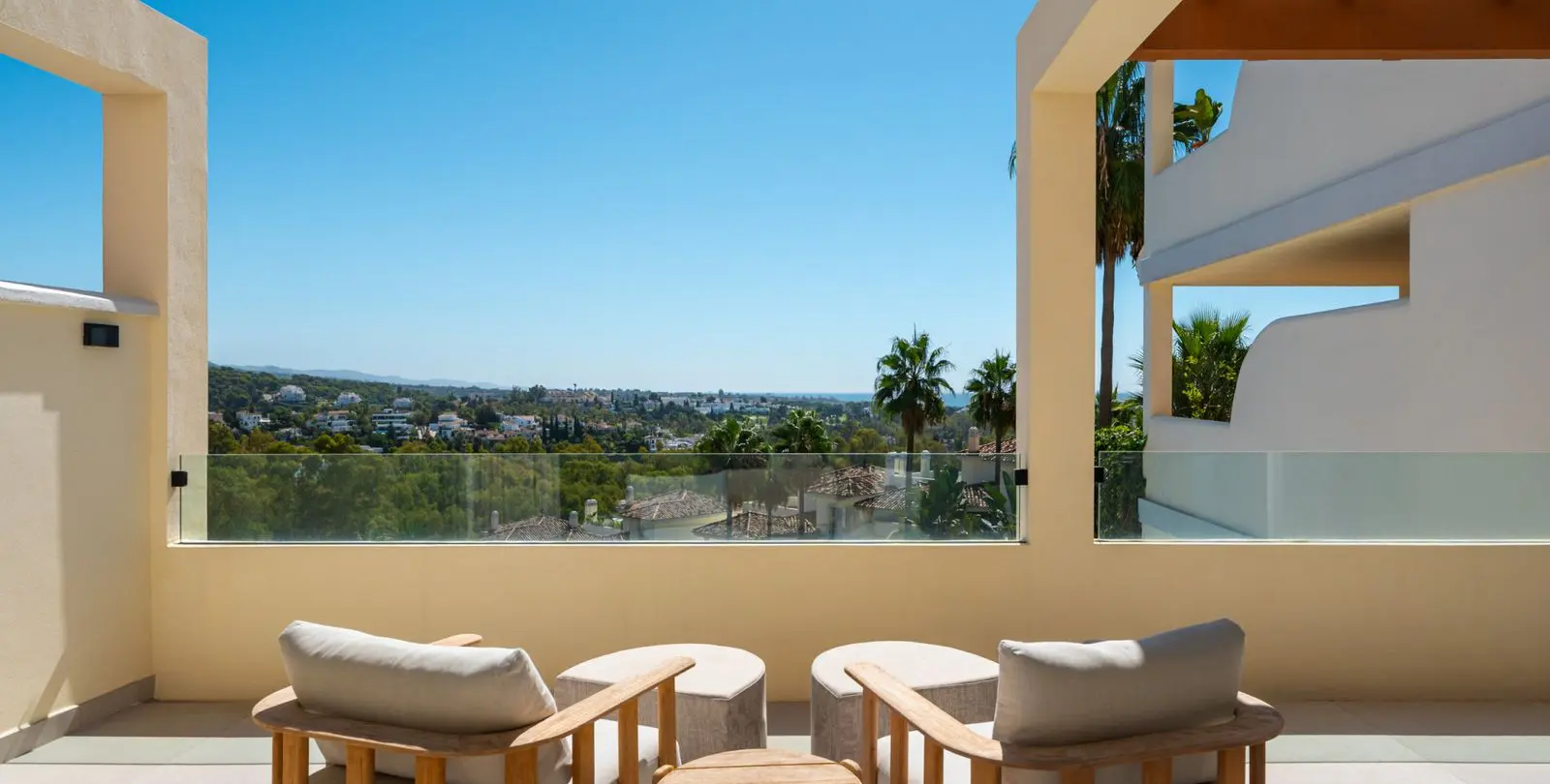Venta de apartamento en planta media en Nueva Andalucía 4