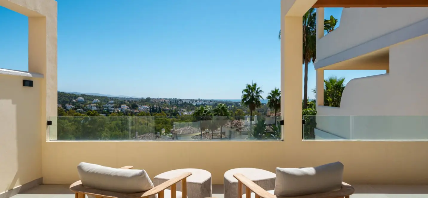 Venta de apartamento en planta media en Nueva Andalucía 3
