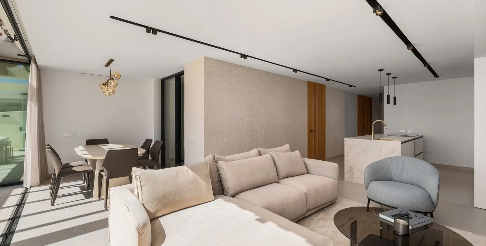 Venta de apartamento en planta media en Nueva Andalucía 6