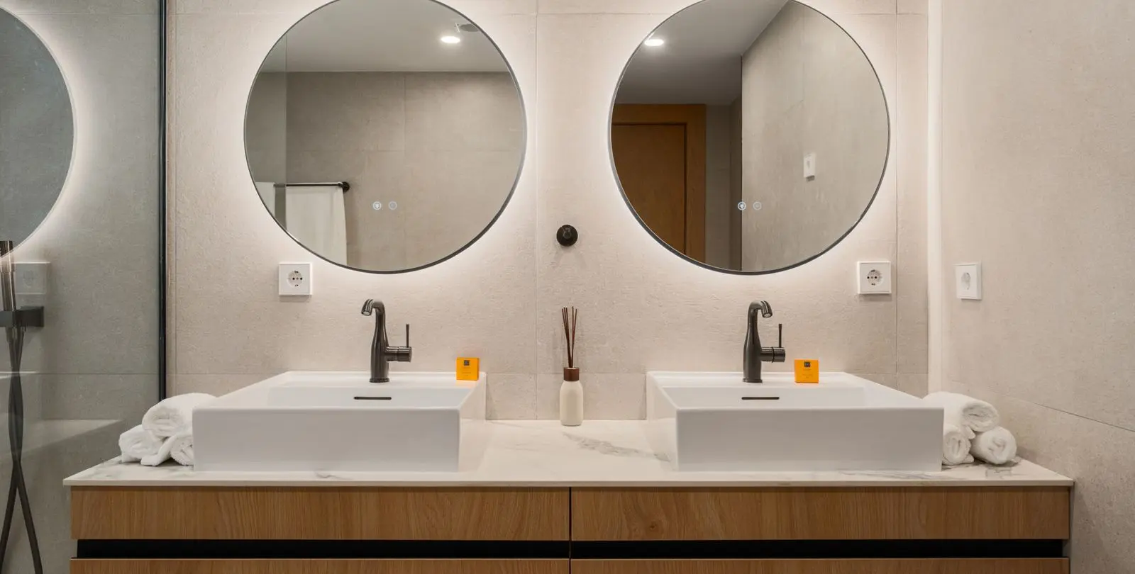 Venta de apartamento en planta media en Nueva Andalucía 14