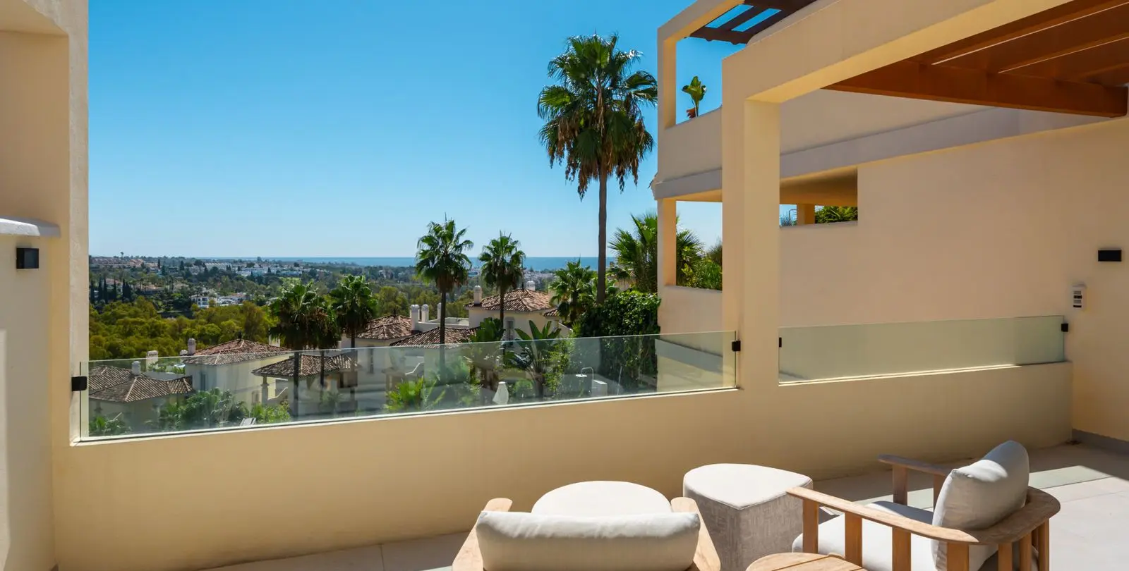 Venta de apartamento en planta media en Nueva Andalucía 20