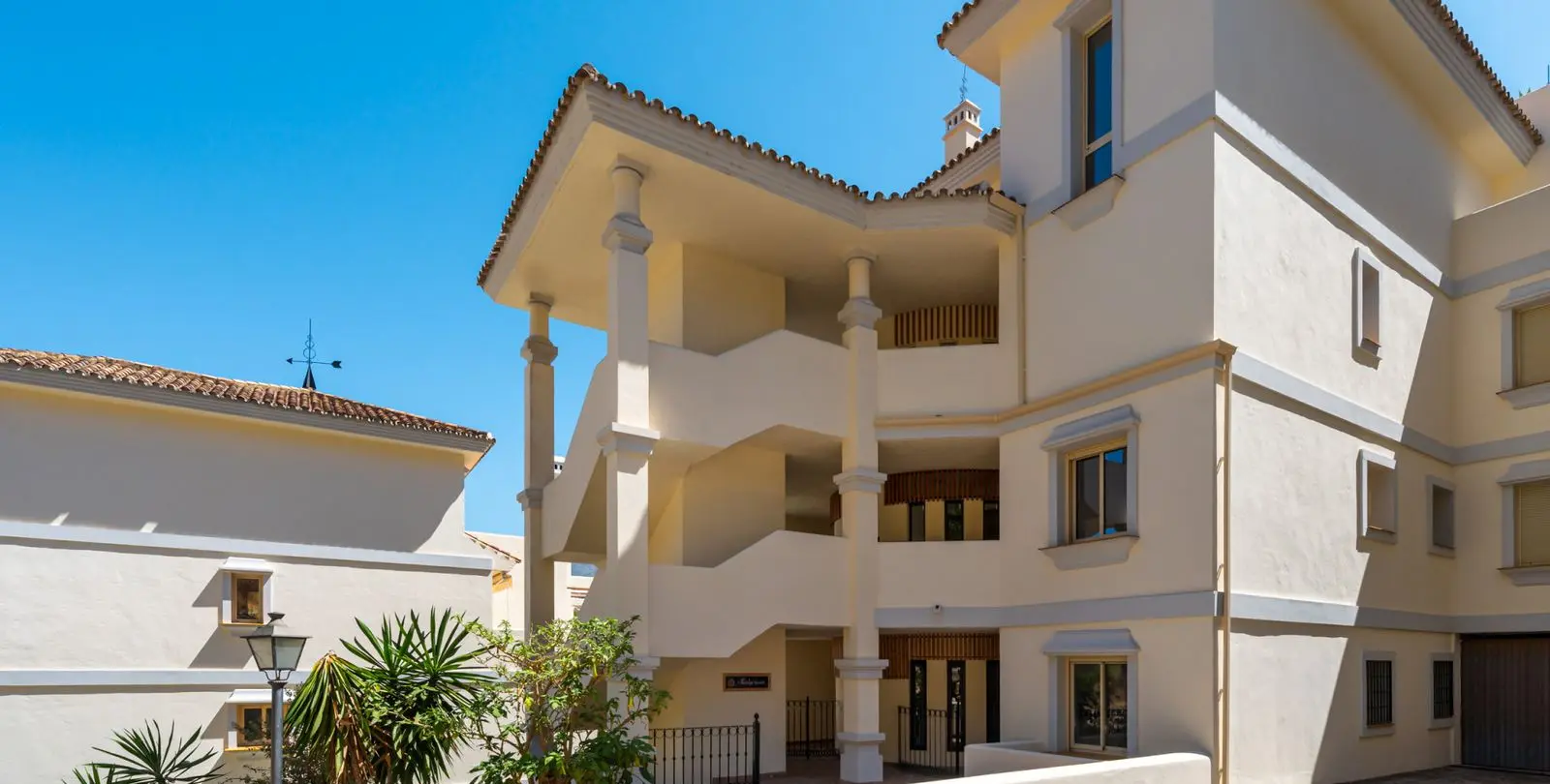 Venta de apartamento en planta media en Nueva Andalucía 23