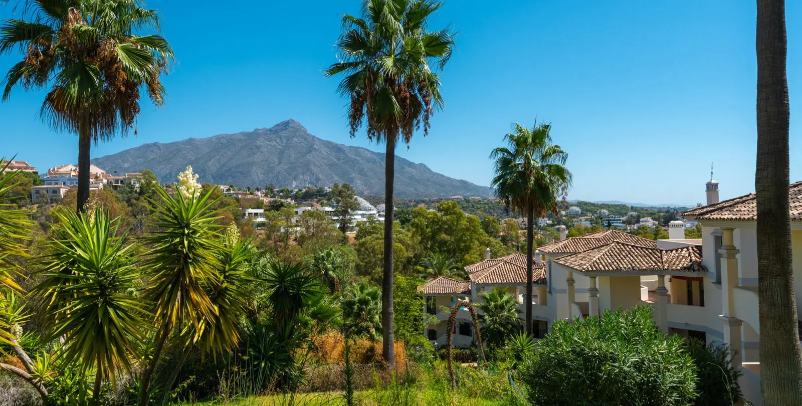 Venta de apartamento en planta media en Nueva Andalucía 25