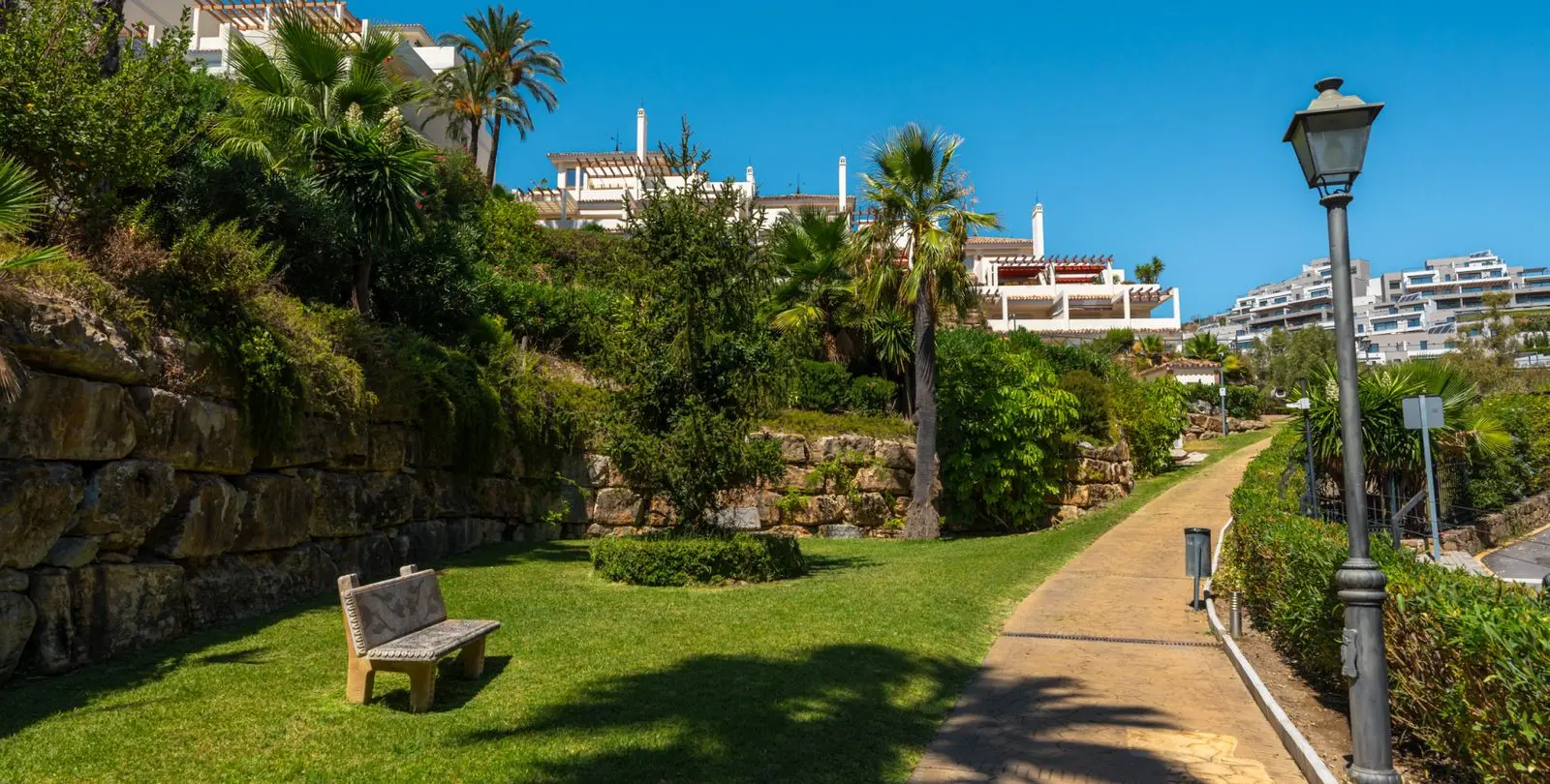 Venta de apartamento en planta media en Nueva Andalucía 30