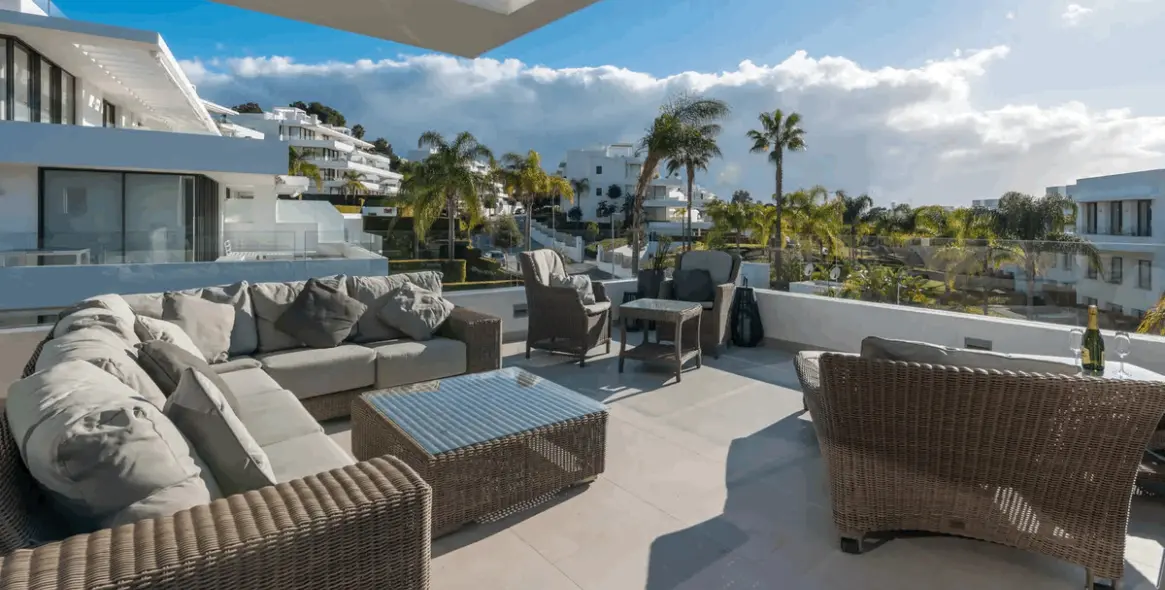 Sale of penthouse in Estepona 1
