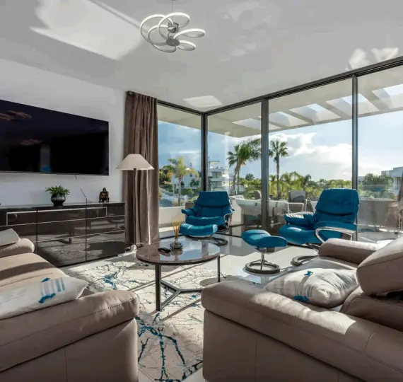 Sale of penthouse in Estepona