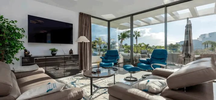 Sale of penthouse in Estepona 1