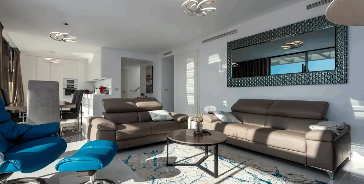 Sale of penthouse in Estepona 3