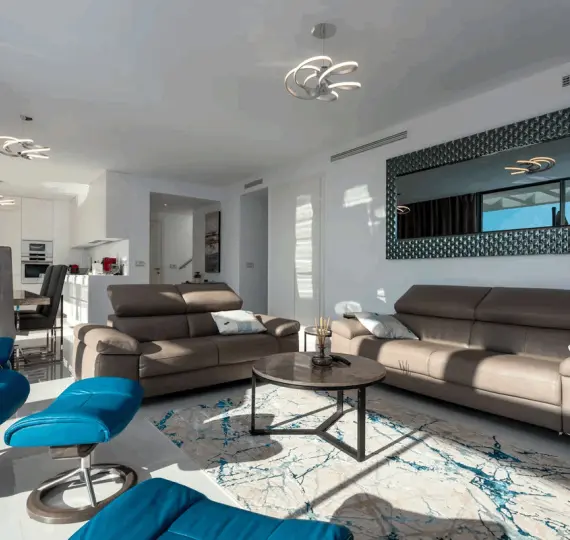 Sale of penthouse in Estepona