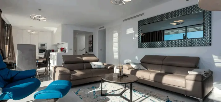 Sale of penthouse in Estepona 2