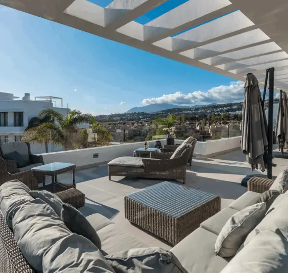 Sale of penthouse in Estepona