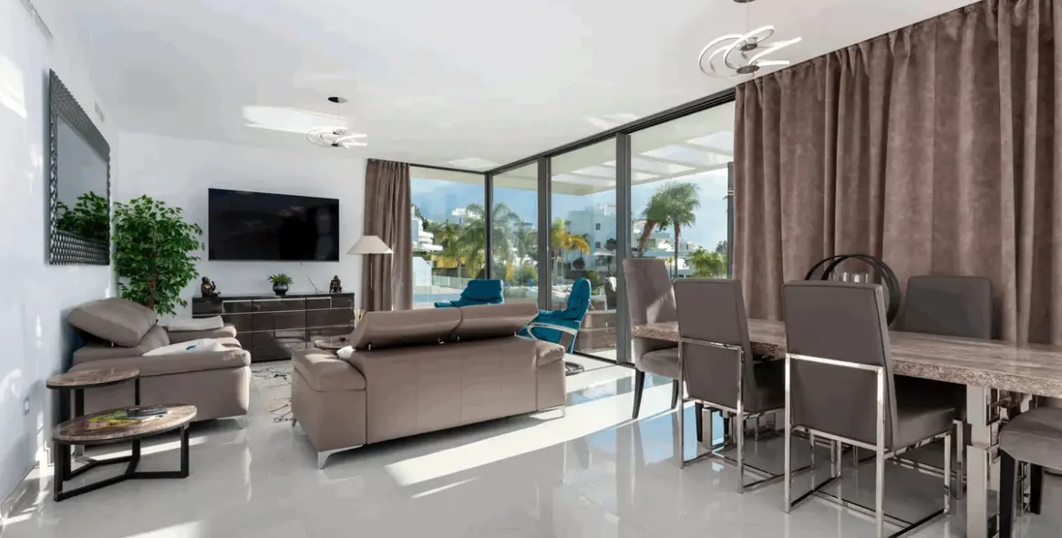 Sale of penthouse in Estepona 17