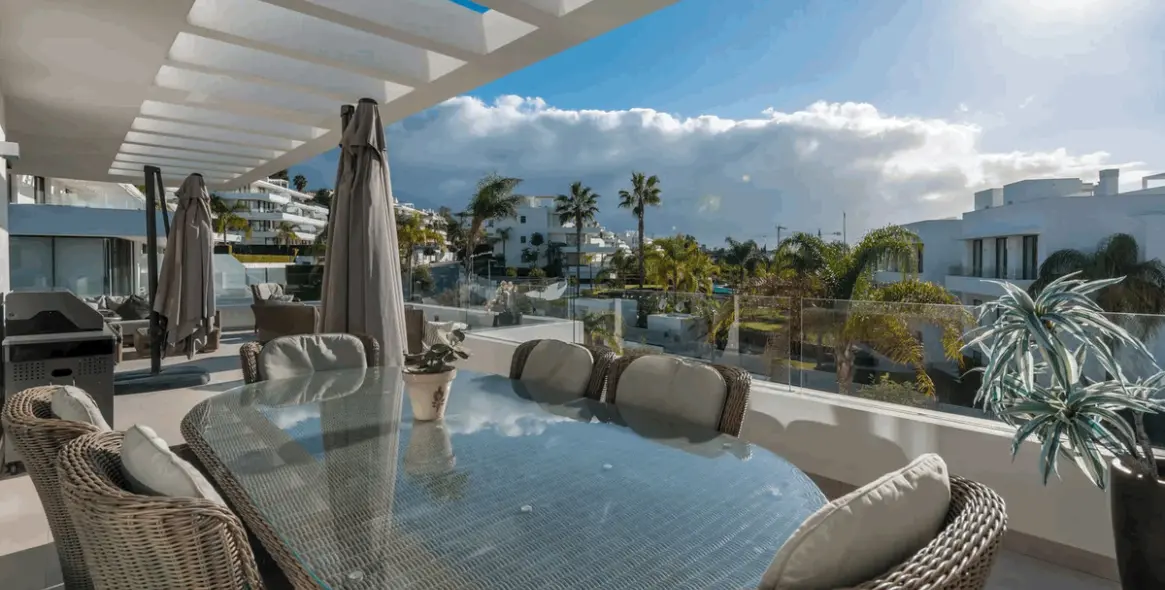 Sale of penthouse in Estepona 18