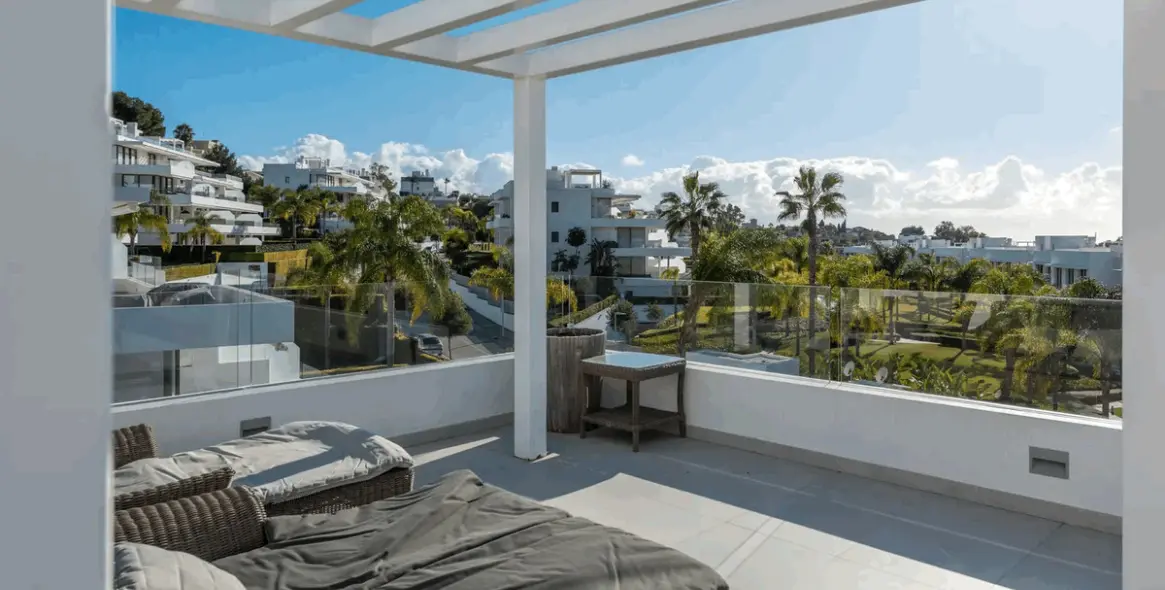 Sale of penthouse in Estepona 19