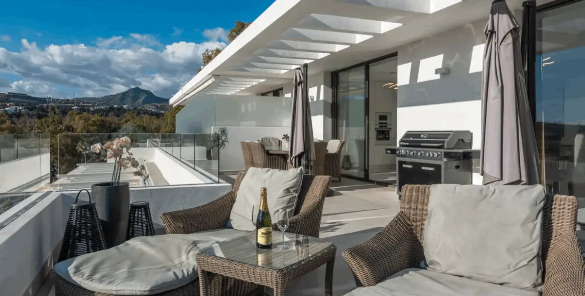 Sale of penthouse in Estepona 21