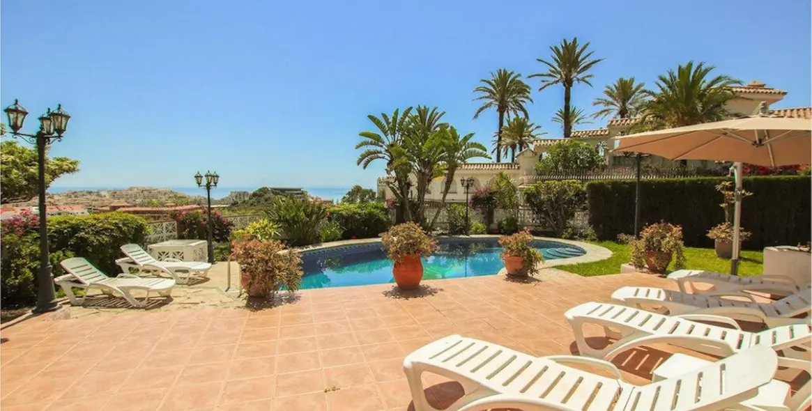 Sale of detached villa in Torremuelle 5