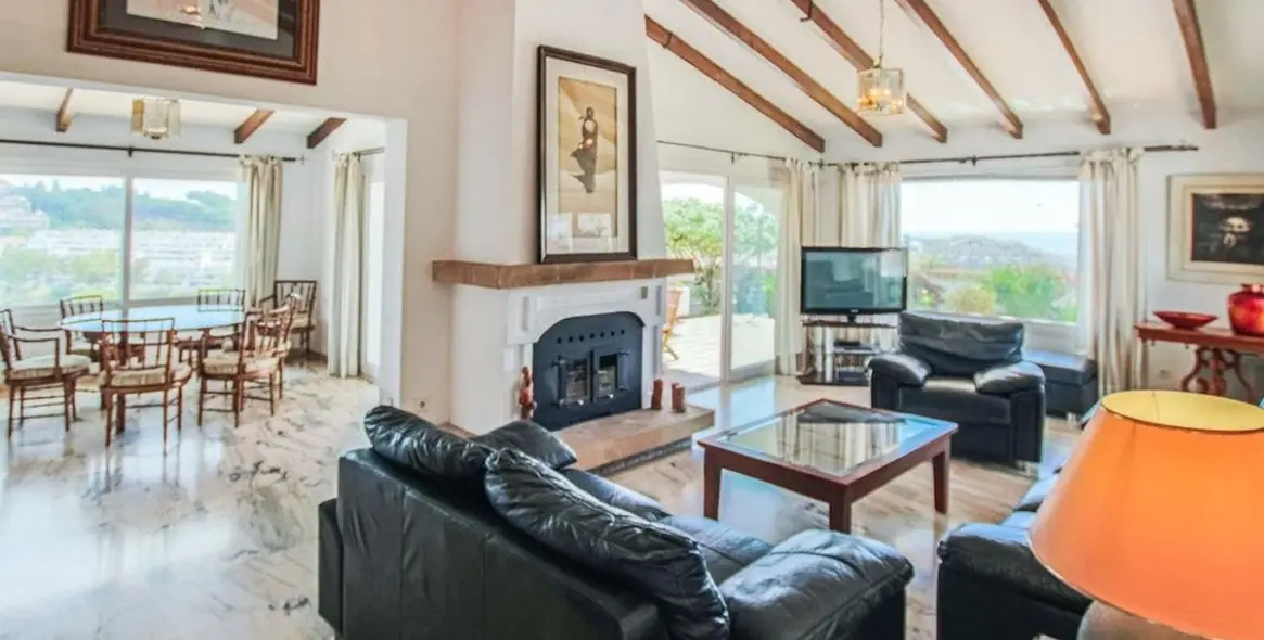 Sale of detached villa in Torremuelle 7