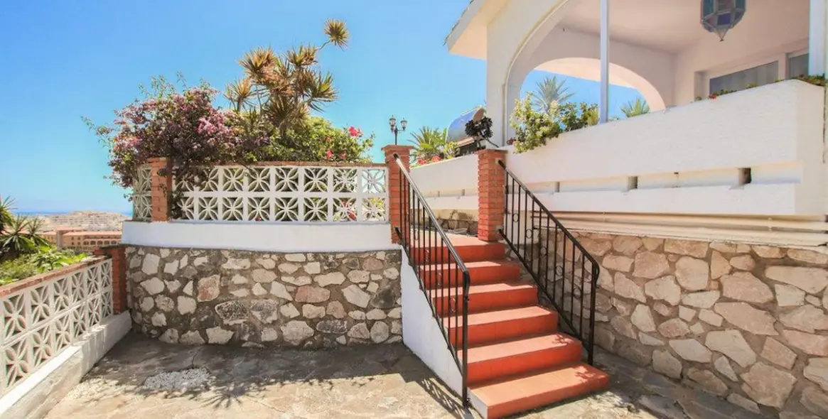 Sale of detached villa in Torremuelle 11