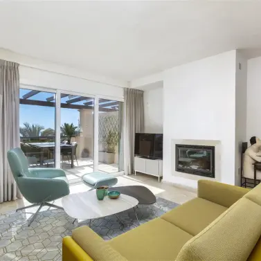 Продажа двухуровневого пентхауса в Los Flamingos