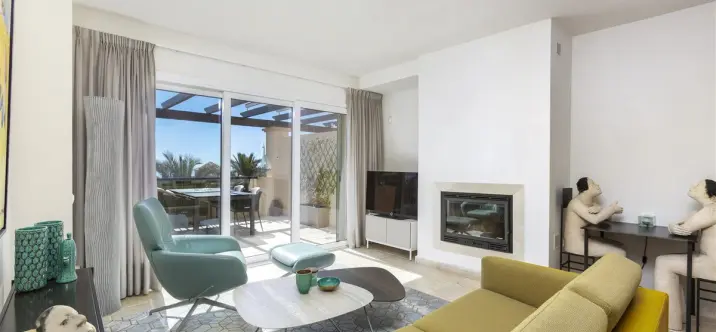 Продажа двухуровневого пентхауса в Los Flamingos 1